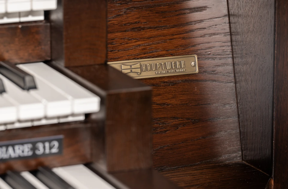 Partner oficial Hauptwerk™ — etiqueta de latón