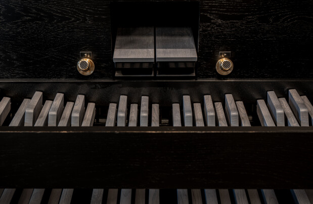 325 — RAL 9005 lateral