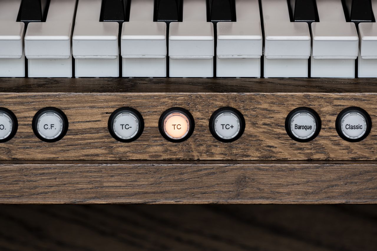 Chapel 227R — detalle teclados