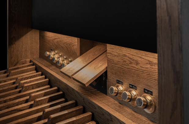 Chapel 236R — detalle consola