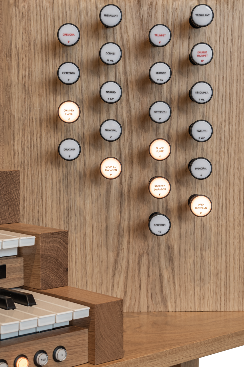 Chapel 340R — detalle lateral