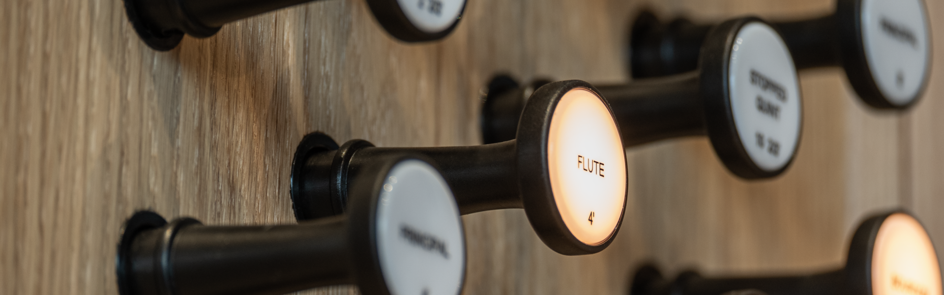 Chapel 340R — detalle lateral