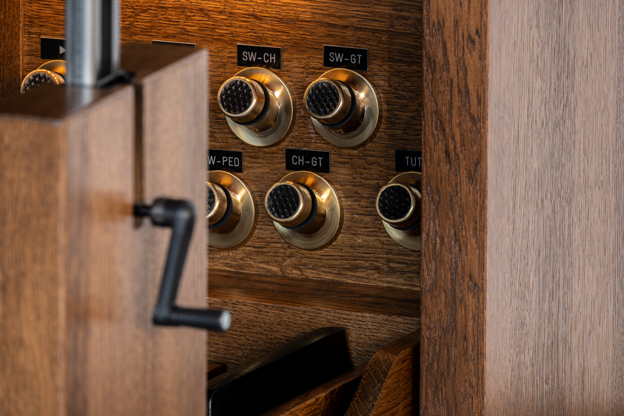 Chapel 346R — detalle teclados