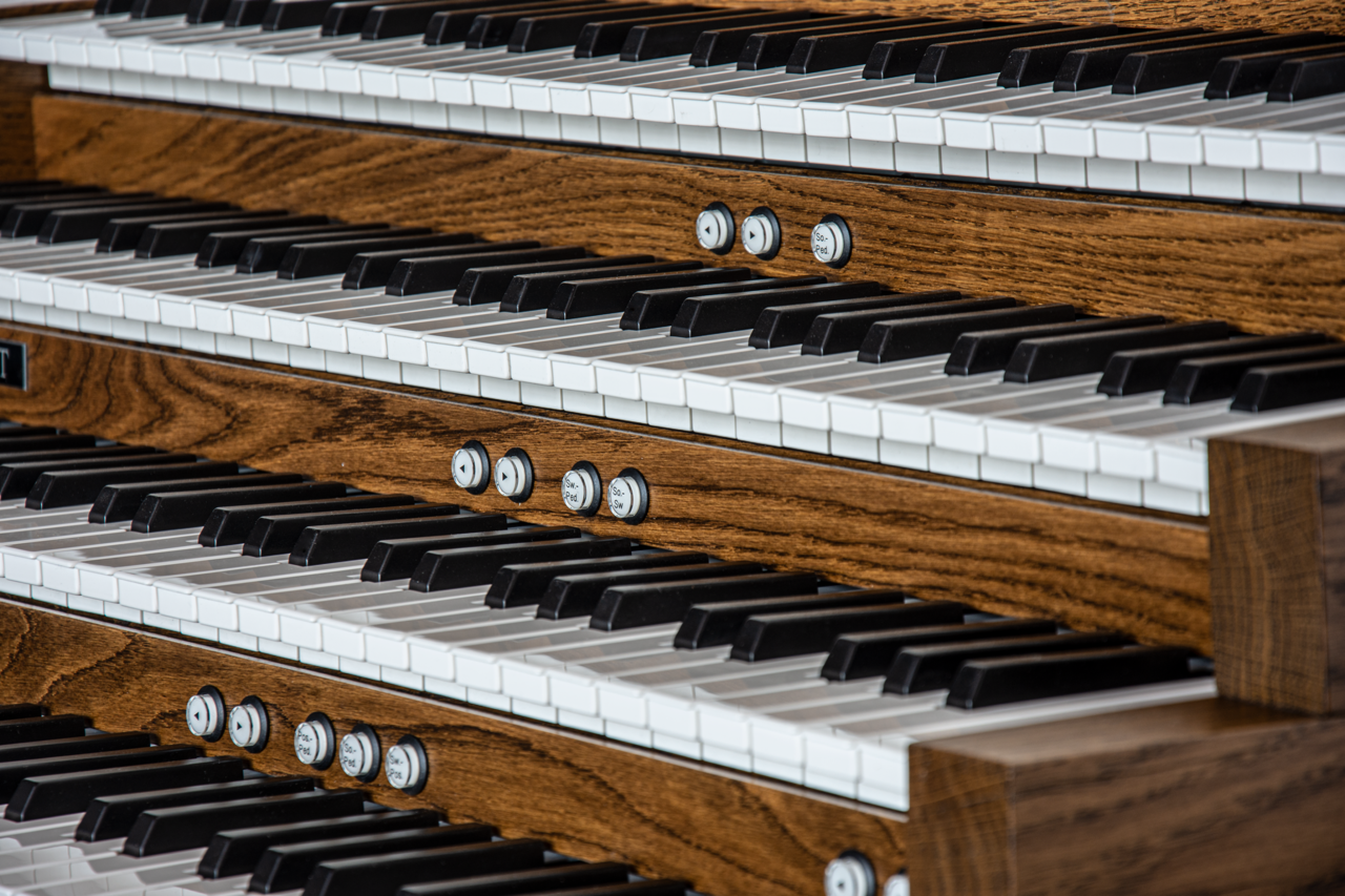 MIDI Console — detalle pistones y teclados