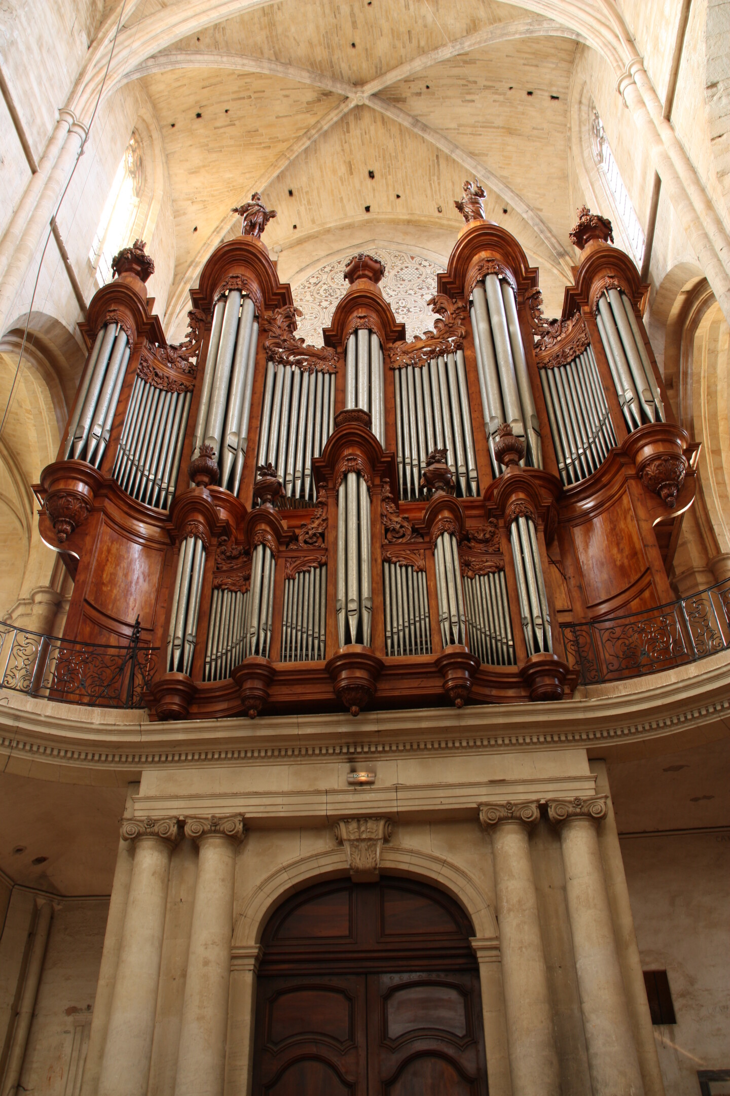 St. Maximin Basilique — vista del órgano