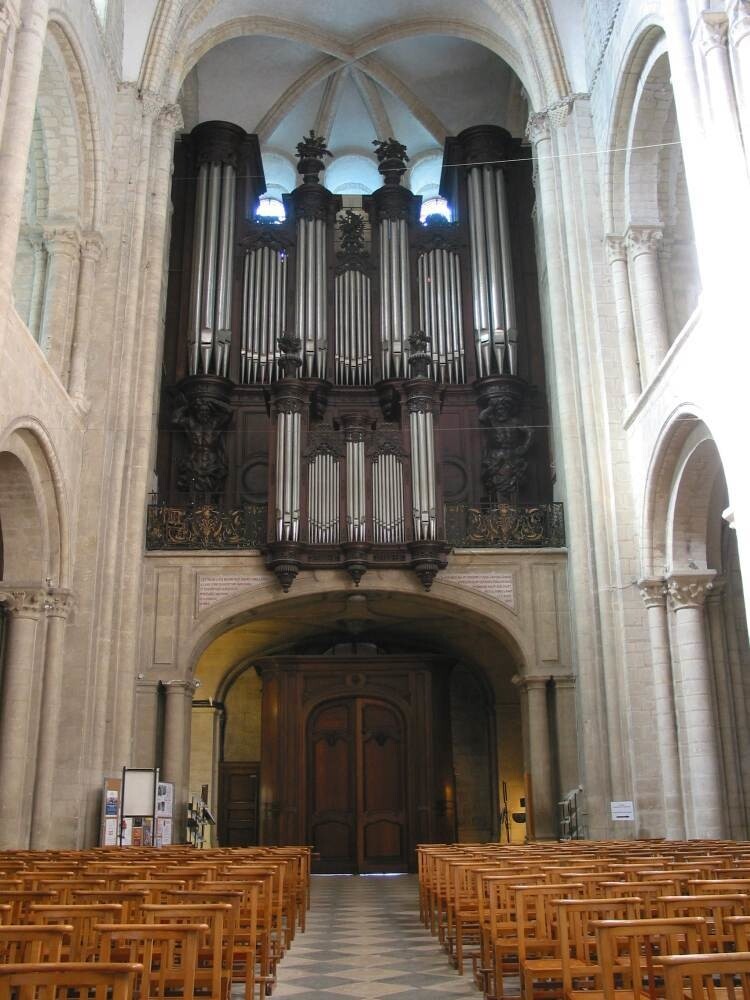 Caen St. Etienne — perspectiva
